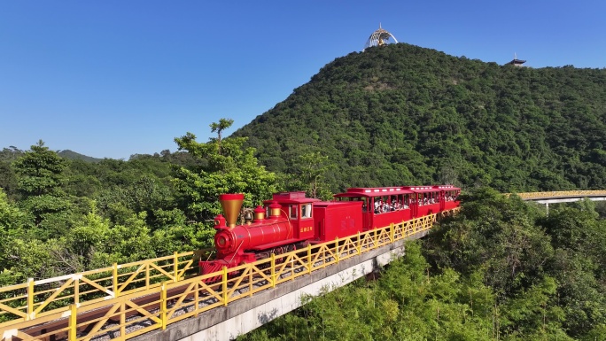 东部华侨城红色小火车