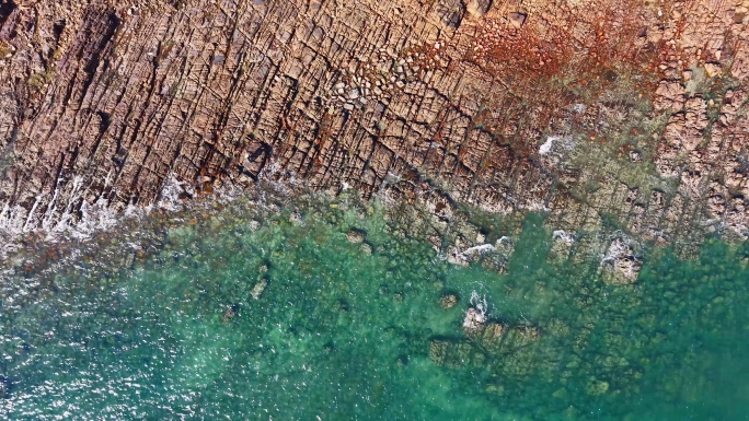 防城港白沙湾海滩石滩海水碧波荡漾礁石4K