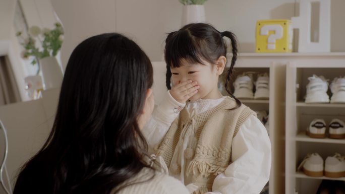 母女做游戏亲子母女俩