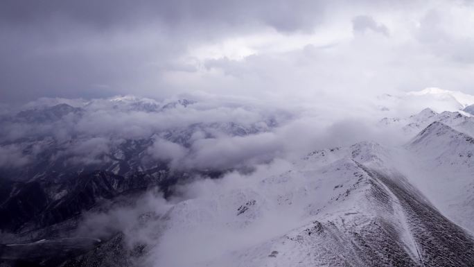 青海祁连山达坂山雪山航拍