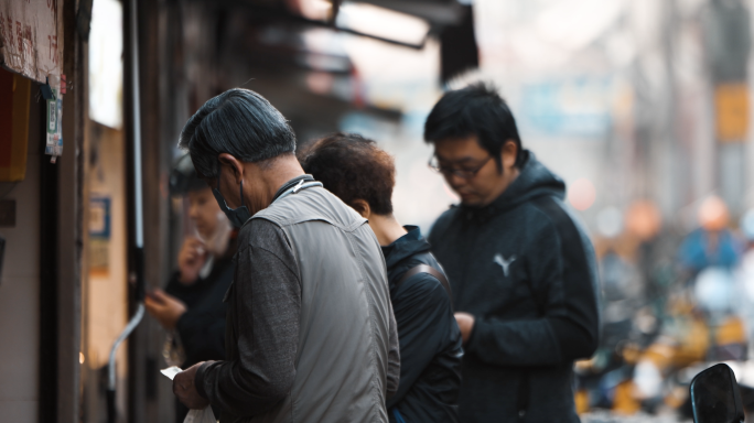 城市清晨街道烟火气