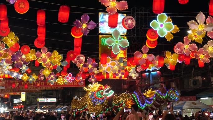 曼谷唐人街舞龙庆祝农历新年