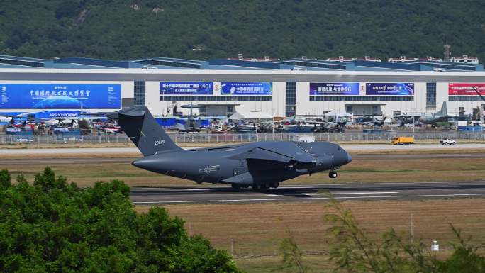 运油20飞行表演