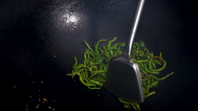 餐饮美食农村柴火炒菜4k实拍