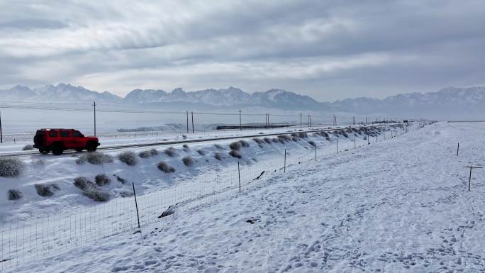 汽车行驶 冬季 雪地 公路