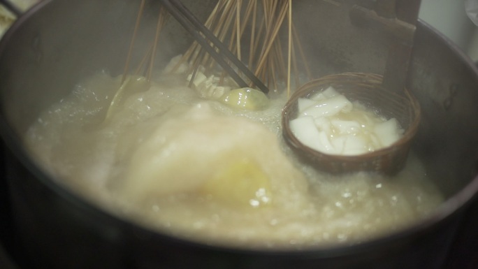 山西吕梁离石区地方特色美食小吃麻辣串串香