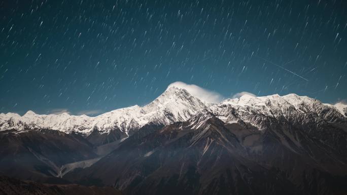 4k贡嘎雪山星轨