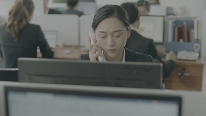 办公室忙碌工作