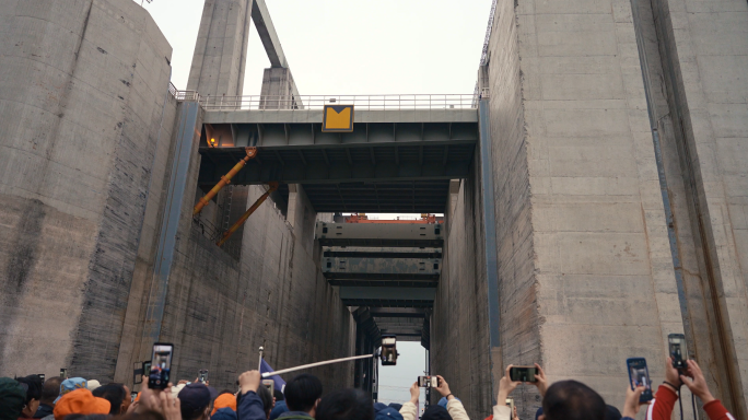 4k第一人称实拍三峡大坝升船机升降全过程