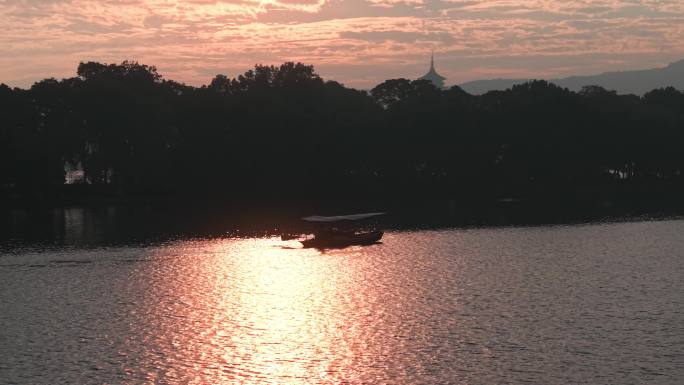 杭州西湖日出游船