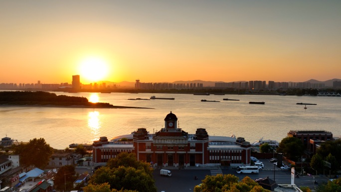 南京鼓楼下关中山码头日落蓝调夜景航拍