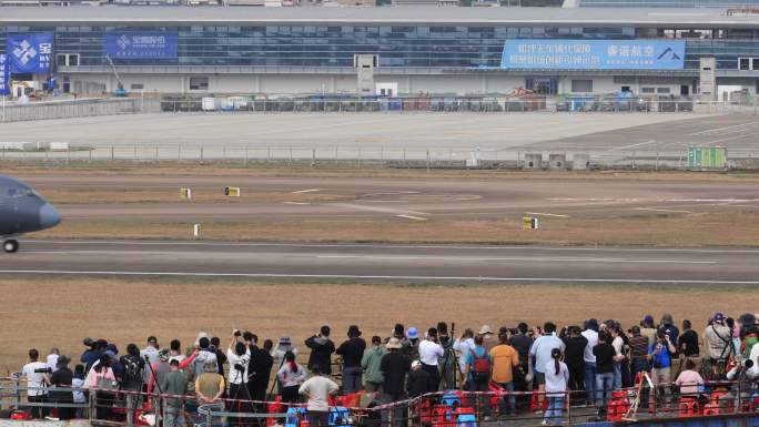 中国空军运油20降落