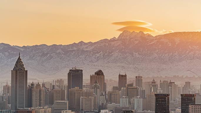 博格达峰帽子云