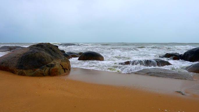 大海海洋 沙滩海浪拍打礁石  文昌淇水湾