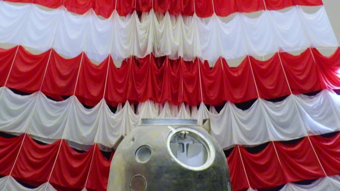 绵阳科博会神舟飞船返回舱和降落伞