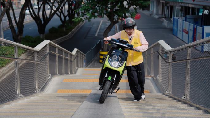 外卖员推车