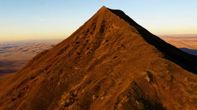 塔哈特山