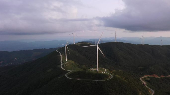 航拍湖南怀化洪江雪峰山苏宝顶风电场