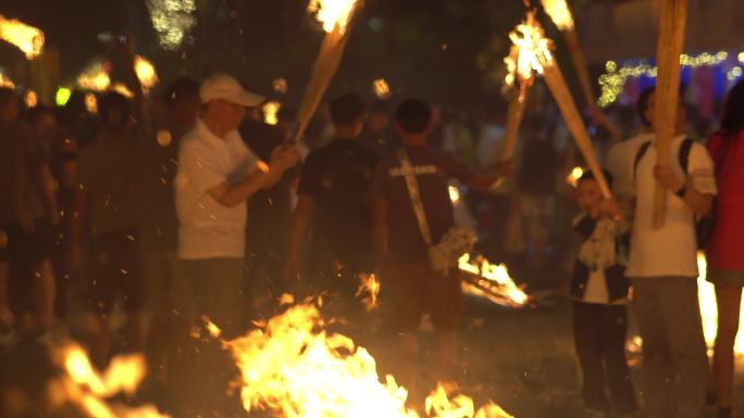 楚雄彝族火把节点火把欢乐的人们祈福火把