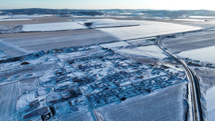 鸟瞰内蒙古垦区雪村伊根河