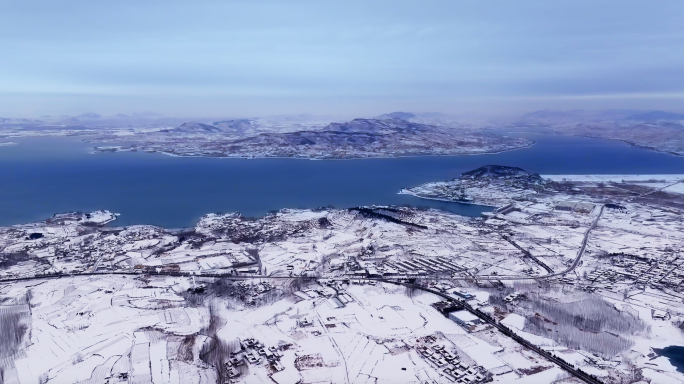 4k航拍蒙阴云蒙湖岸堤水库雪景