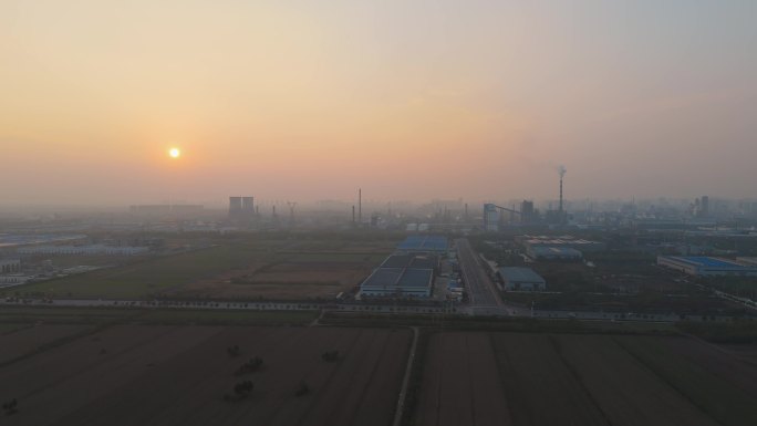 航拍电厂烟囱落日