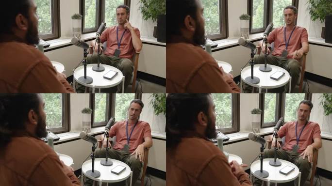 同事们在录制播客节目时。