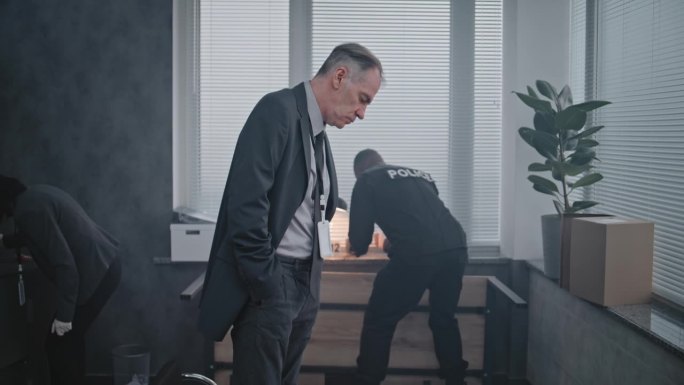 办公室抢劫或谋杀案：犯罪调查小组正在工作