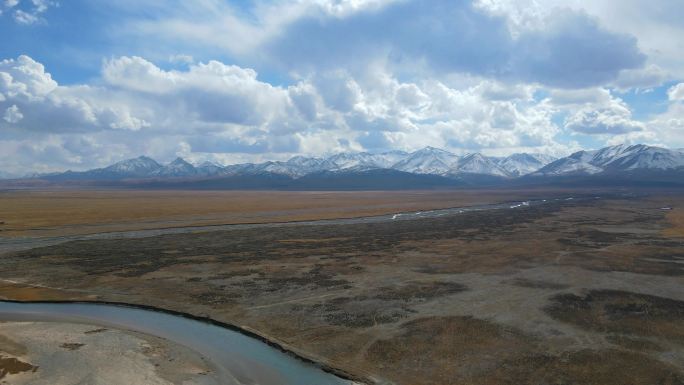 航拍青海海北祁连山腹地的二尕公路雪山河流