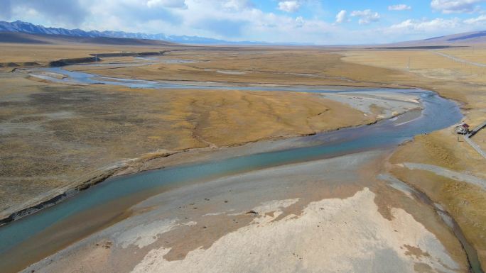 航拍青海海北祁连山腹地的二尕公路雪山河流