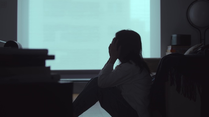 4K 实拍女人情绪不稳定 人物情绪短片