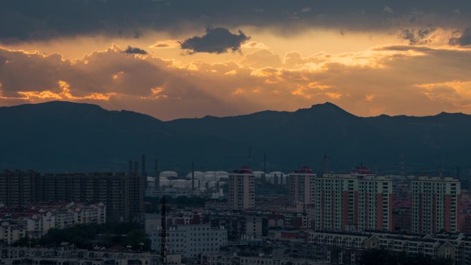 锦州古塔区雨临云涌丁达尔光现象