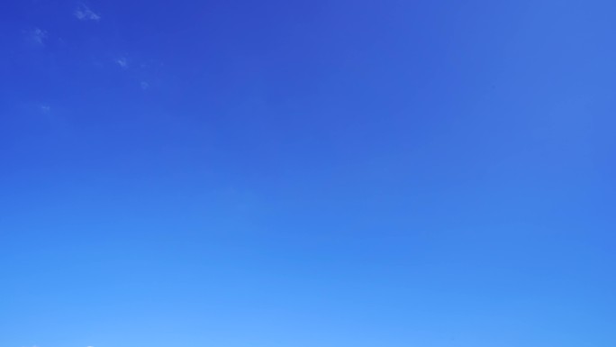 天空少云薄云烟消云散云朵消散干净天空延时