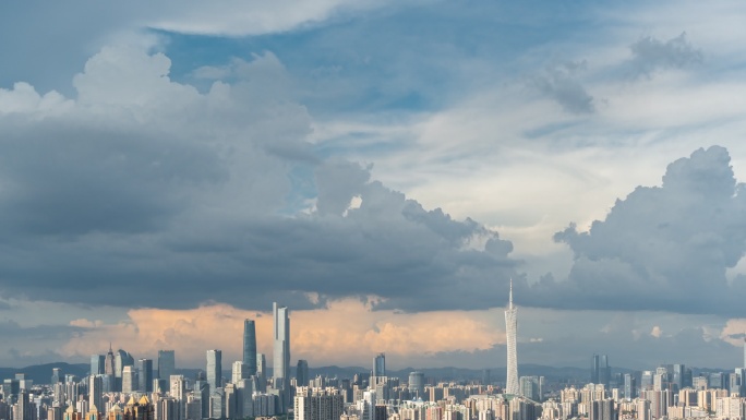 蓝天白云下的广州地标建筑