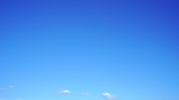 天空少云薄云烟消云散云朵消散干净天空延时