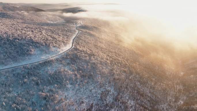 4K 俯瞰东北的雪山多角度航拍