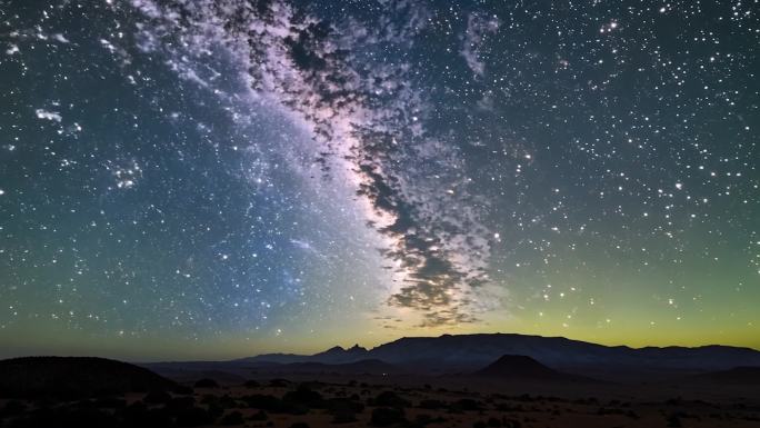 澳大利亚阿尔斯普林斯的广阔星空