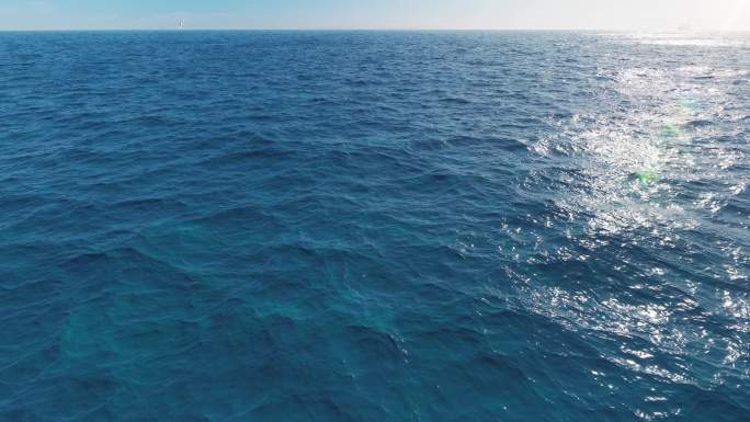 贴着海面飞行