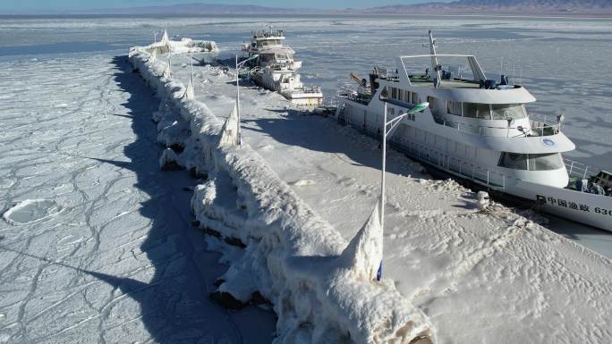 青海海南青海湖湖面结冰航拍视频