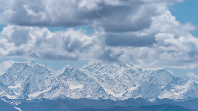 川西贡嘎雪山蓝天白云延时