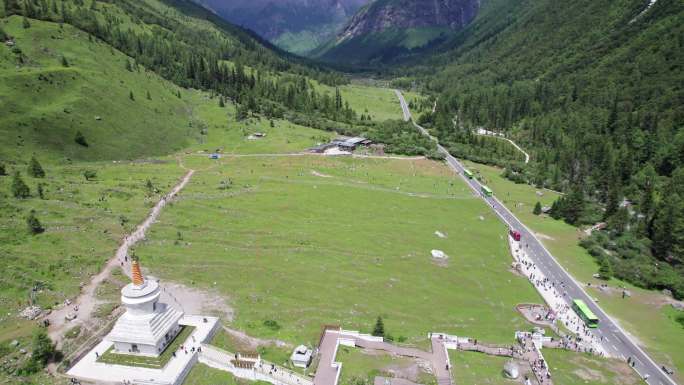 4K航拍四姑娘山景区白塔