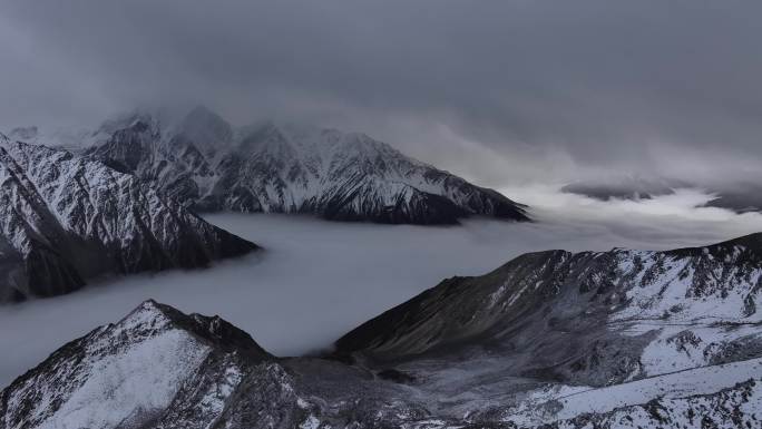 雪山攀登航拍