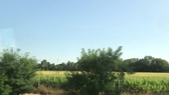 风力涡轮机 农田 电力系统 可再生能源 匈牙利 公交公路旅行 中东欧 地球日