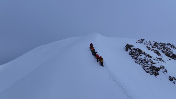 雪山攀登航拍