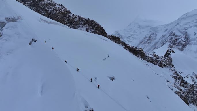 雪山攀登航拍