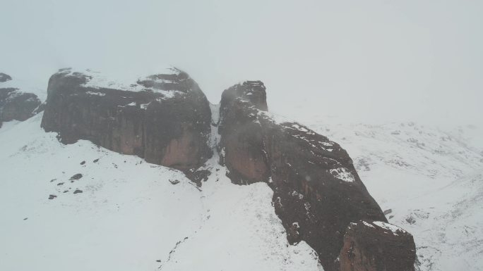 青海拉脊山雪山雪景航拍视频灰片