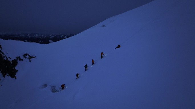 雪山攀登航拍