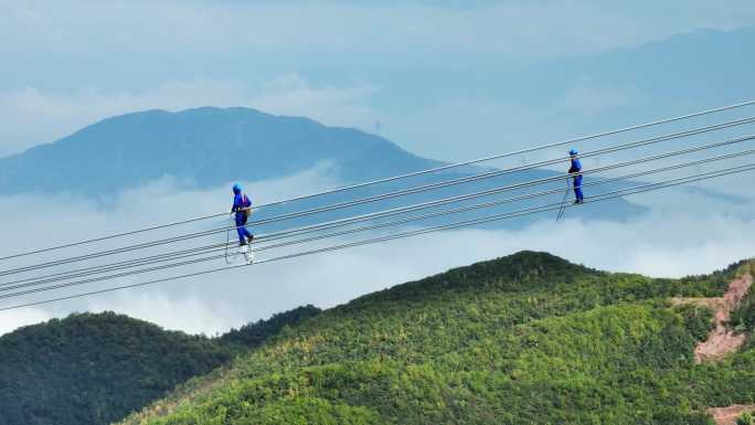 电力施工输电线路高空作业爬塔电塔空镜4k
