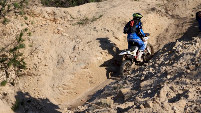 山地越野摩托车终点爬坡冲刺
