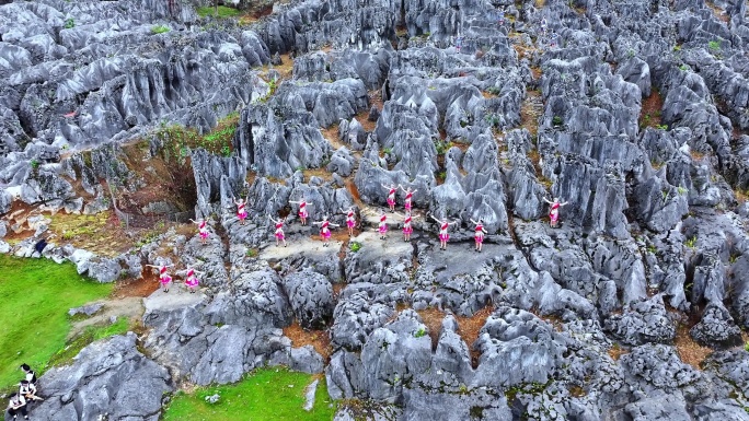 兴文苗族花山节 现场载歌载舞